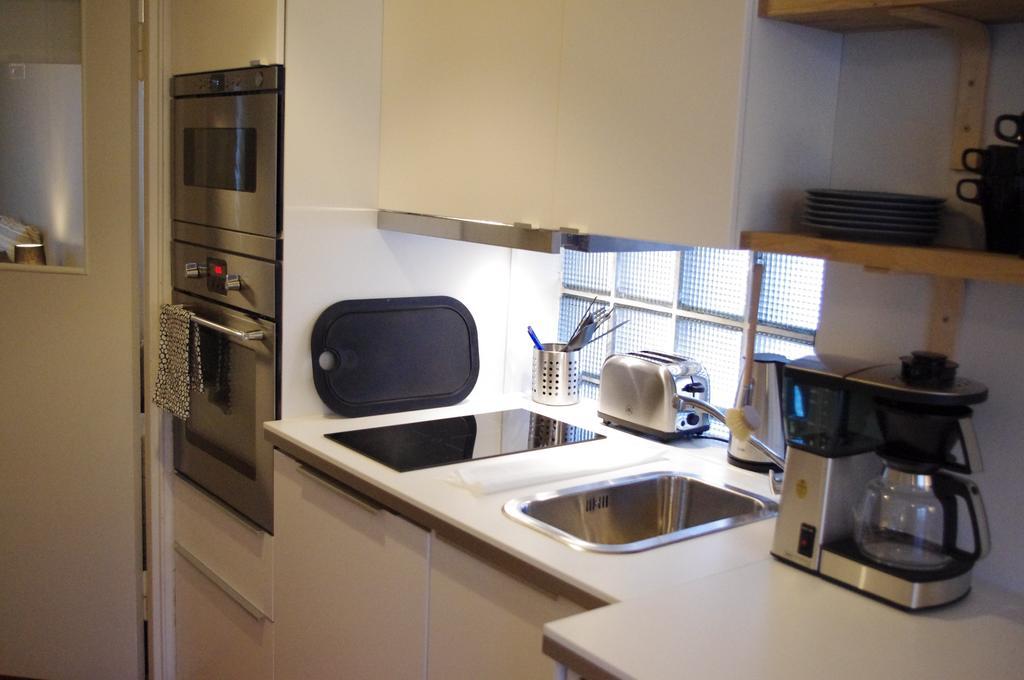 Borent Suite Apartment Турку Стая снимка
