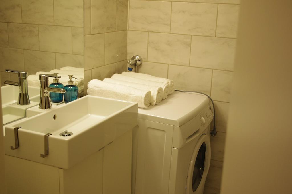 Borent Suite Apartment Турку Стая снимка